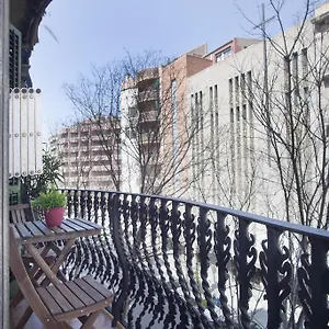 https://aparteasy-authentic-family-apartment.catalonia-hotels.com